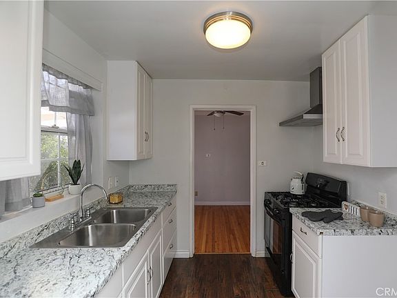 4th image of 910 W Heather Ave