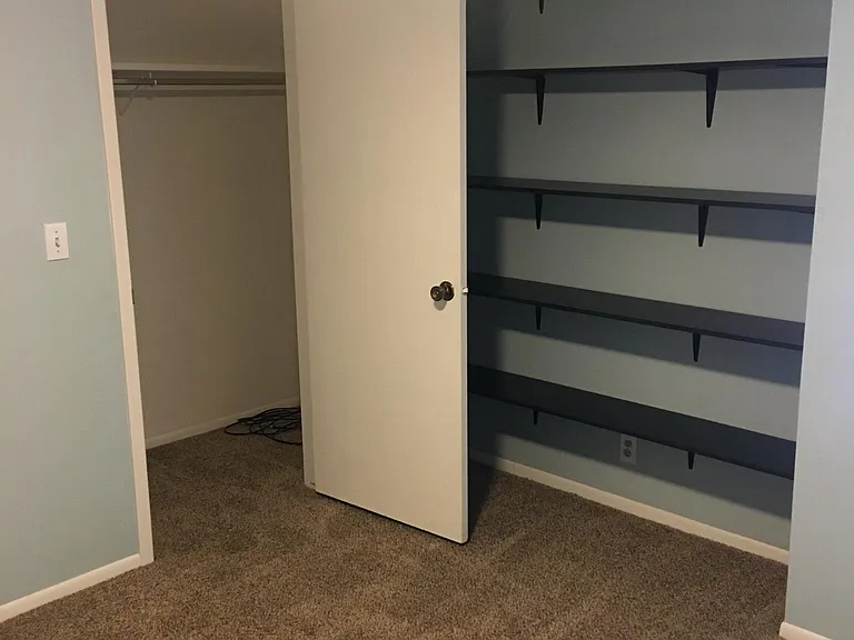 2nd bedroom w/ closet
