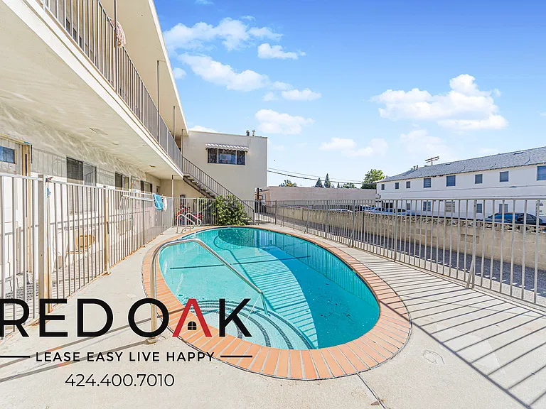 8720 Owensmouth Ave #9 — Photo 17