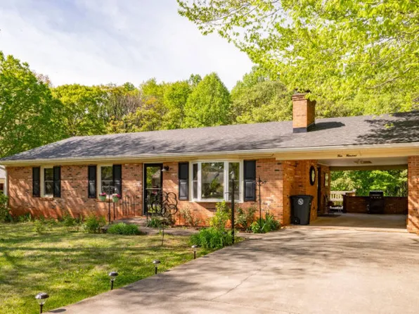 400 College Park Dr, Lynchburg, VA 24502