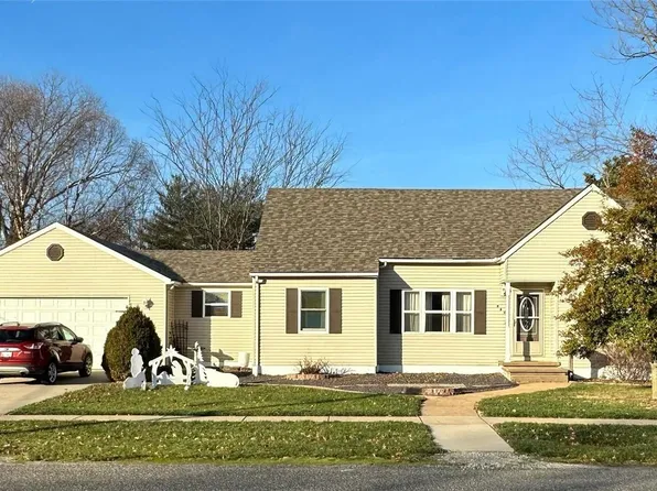 989 N Clinton St, Breese, IL 62230