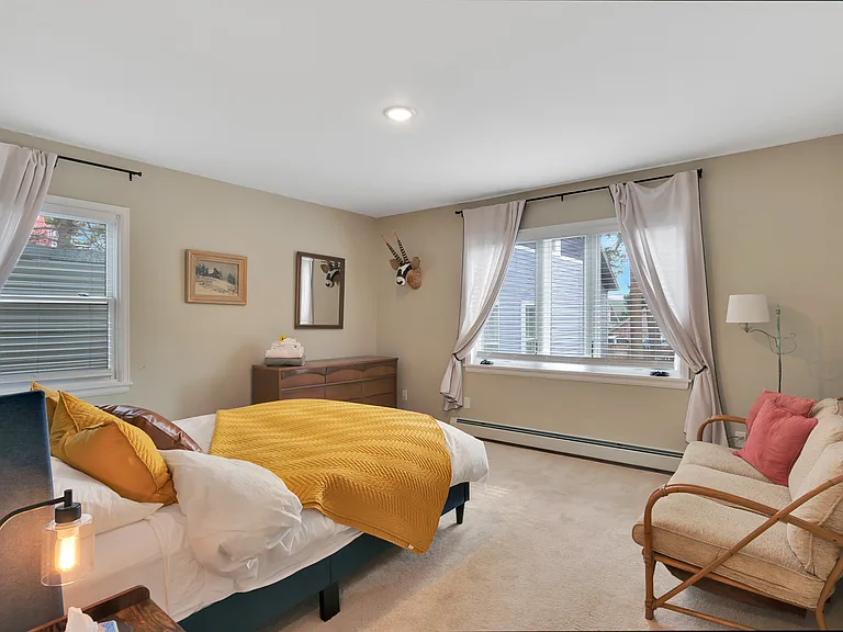 232 W 8th St — Photo 11