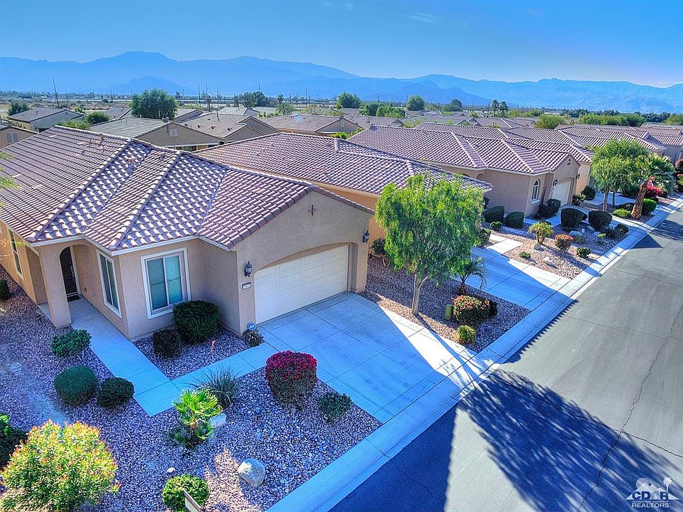 1st image of 81641 Avenida De Baile