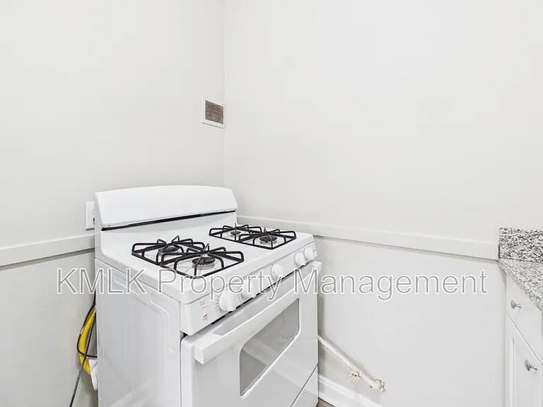 1352 Kenilworth Ave — Photo 17