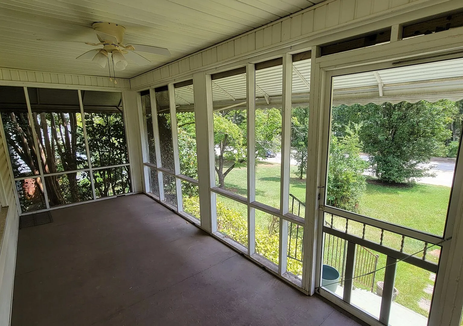 August Rent Special! 2 Bed, 1 Bath Home Available In Greenville — Photo 2