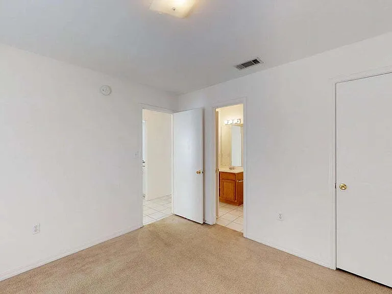 1855 Norwood Ct #5 — Photo 8
