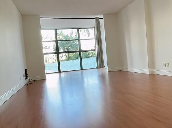 200 Leslie Dr, Hallandale Beach, FL
