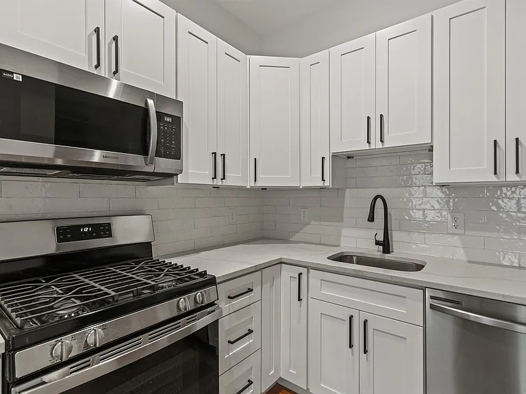 108 8th St #1 — Photo 3