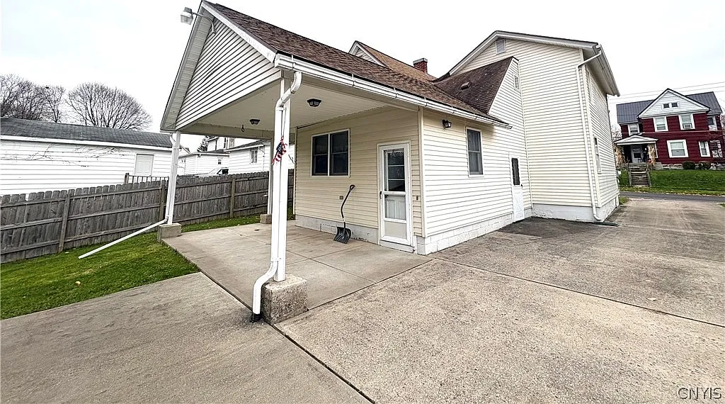 2 bed, 1.0 bath, 1892 sqft, $1,850 — Photo 3