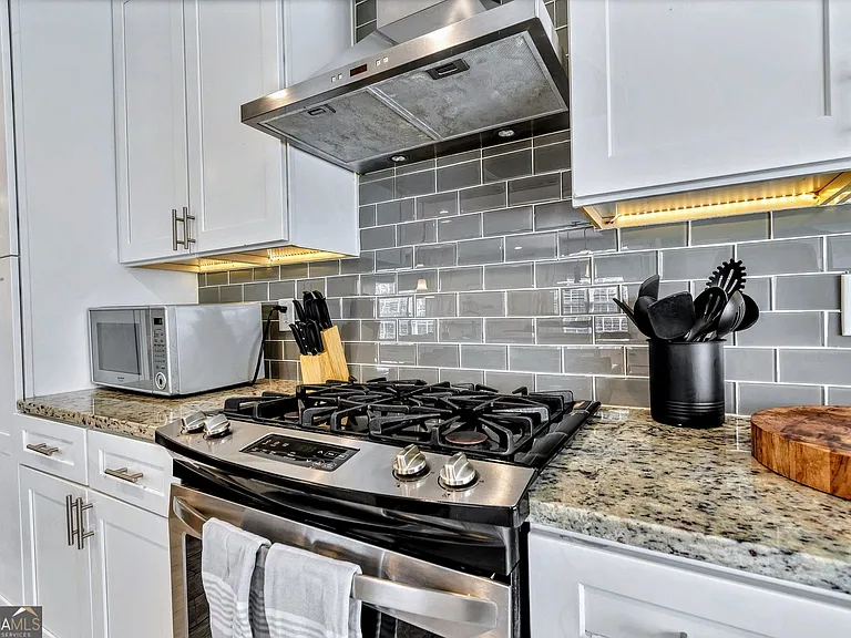 2480 Powers Ferry Dr SE — Photo 9