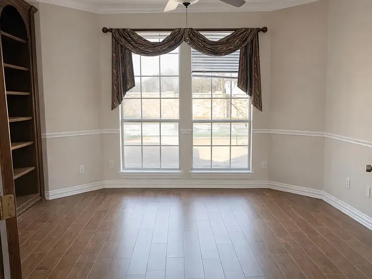 1308 Normandy Dr — Photo 3