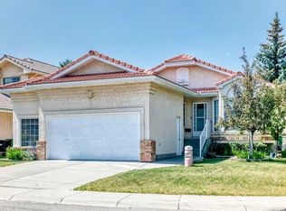 184 SE Hampshire Cir NW, Calgary, AB T3A4Y3
