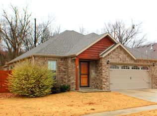 2652 Villa Blvd, Fayetteville, AR 72703