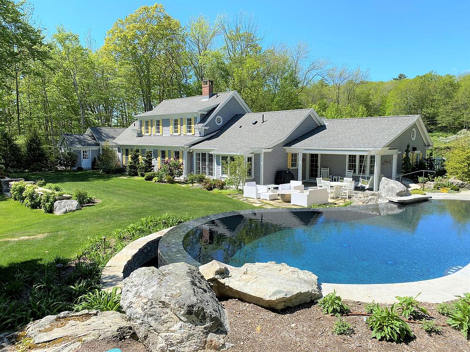 2nd image of 100 Beauchamp Point Rd