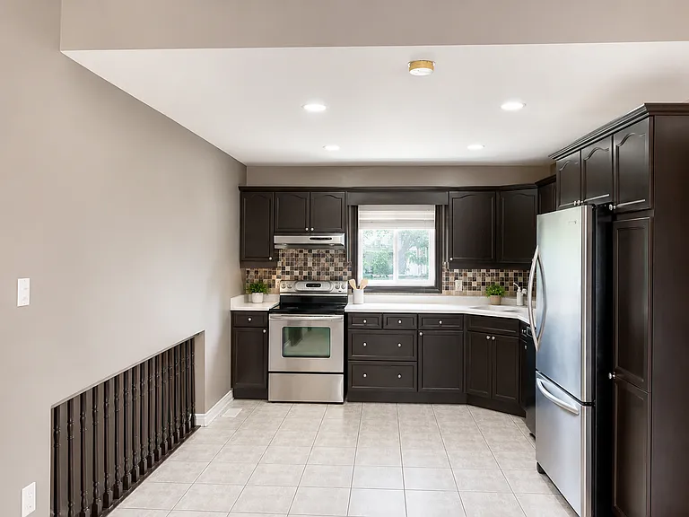 6913 Kelly Dr — Photo 2