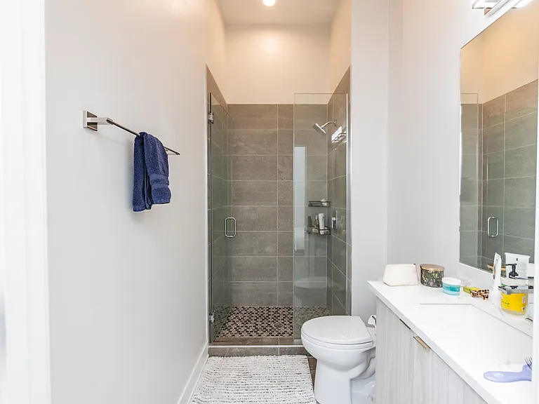 2317 N Clark — Photo 35