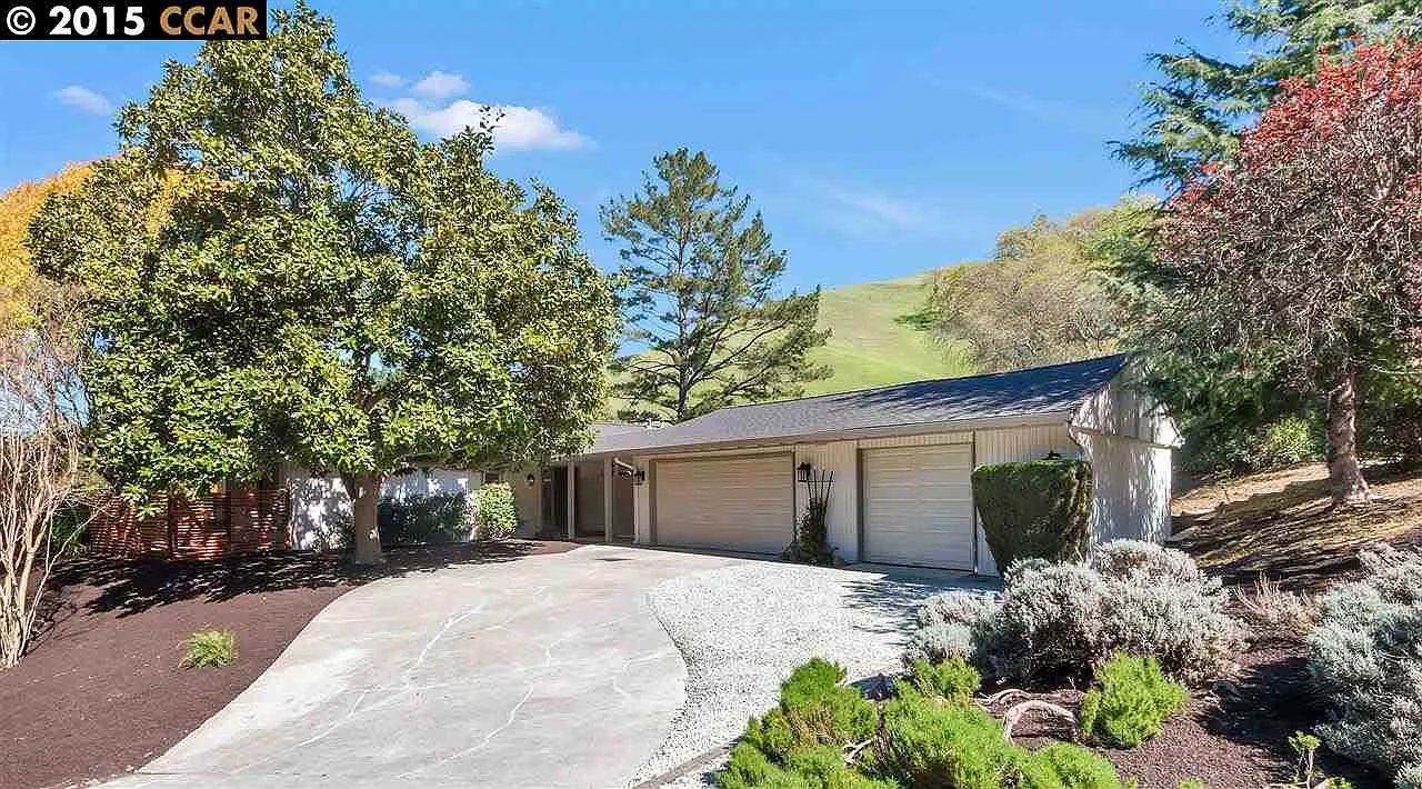 3166 Lucas Dr photo 1