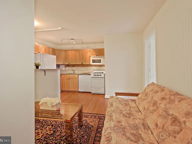 2401 Washington Cir NW #H-803 — Photo 9