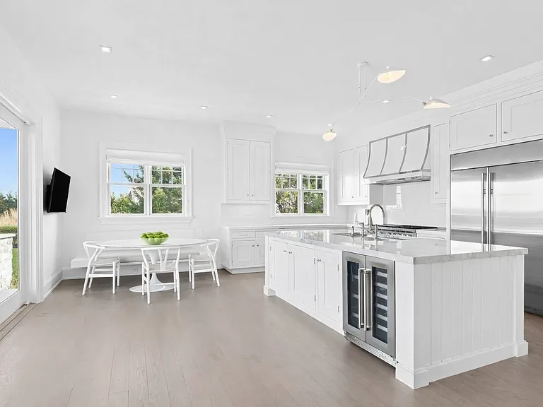 917 Deerfield Rd — Photo 4