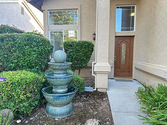 3rd image of 152 Oxburough Dr