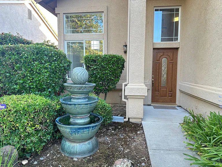 152 Oxburough Dr — Photo 3