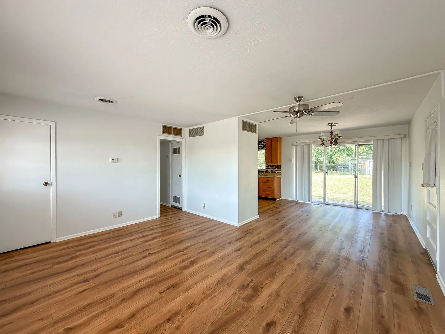 Beautiful 3 Bed, 1.5 Bath Home in the Heart of Fort Smith — Photo 2