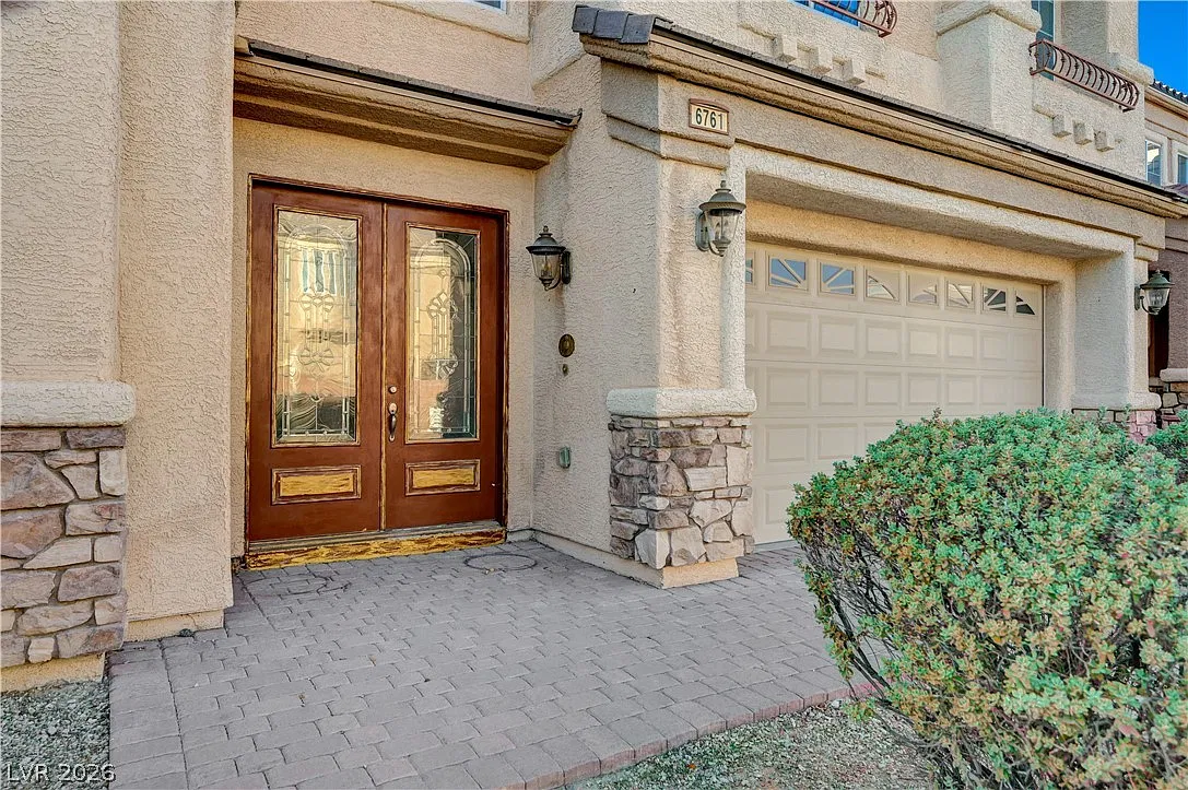 5 bed, 3.5 bath, 4850 sqft, $3,300 — Photo 4