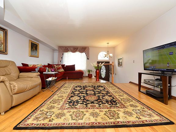 5th image of 128 Moreland St