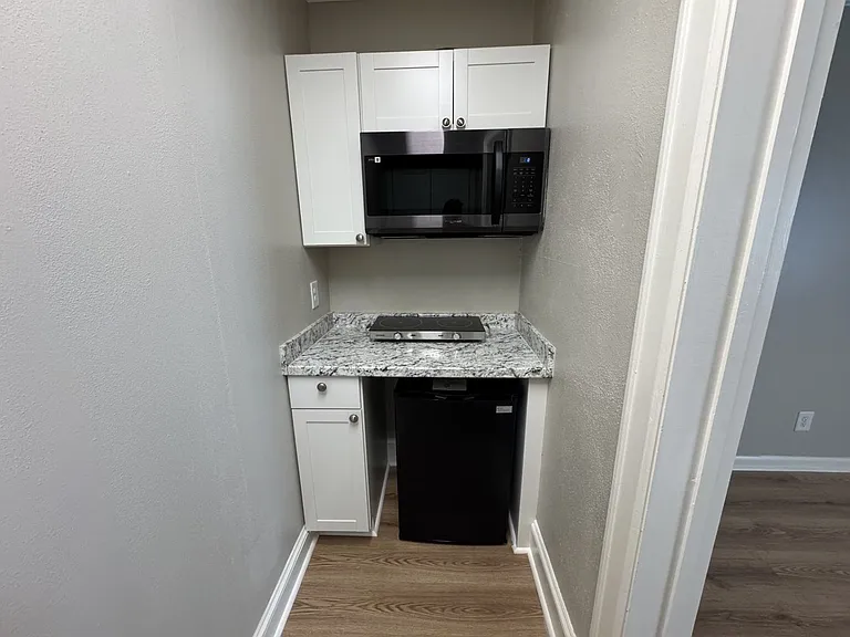 355 Sunset Dr #C — Photo 5