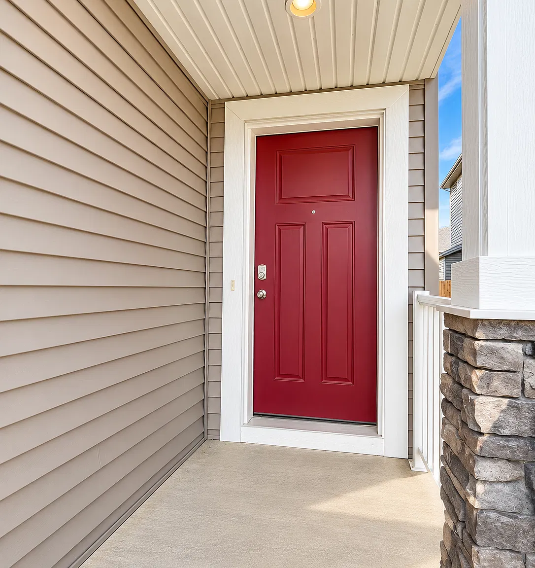 Spacious 3 Bedroom Main Floor in The Orchards | Semi-Furnished | Double Garage — Photo 4