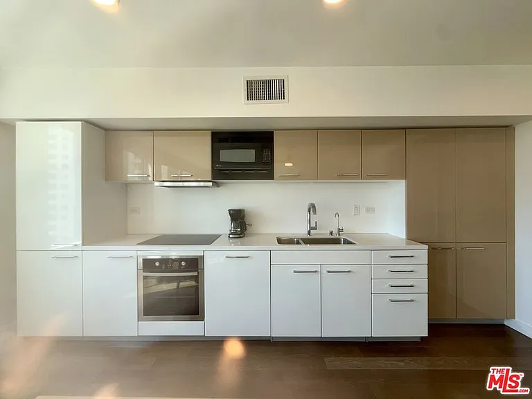 901 S Flower St #613 — Photo 13