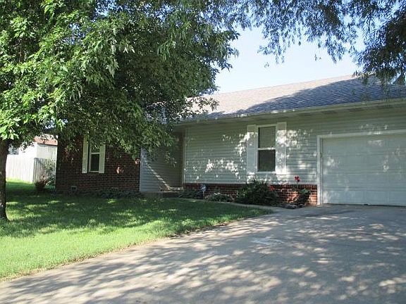 3rd image of 604 S Daniel Ln