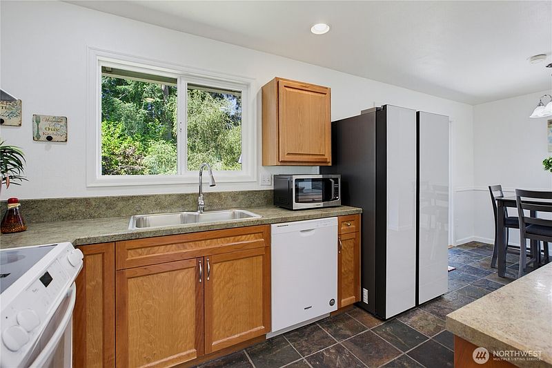 4th image of 11267 145th Avenue SE