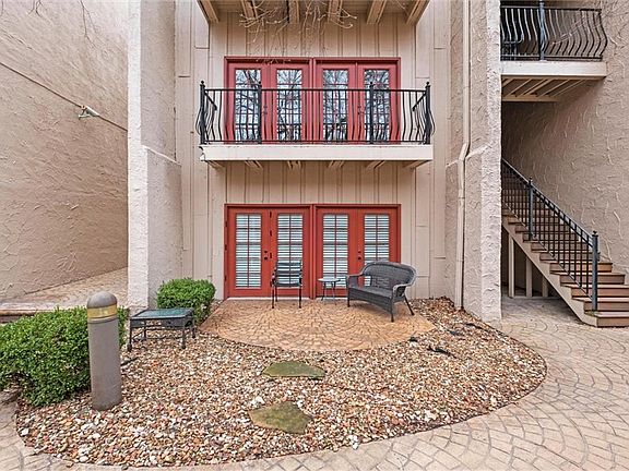 2nd image of 1111 W 46th St APT 30