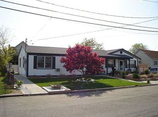 975 S 4th St, Lindenhurst, NY 11757