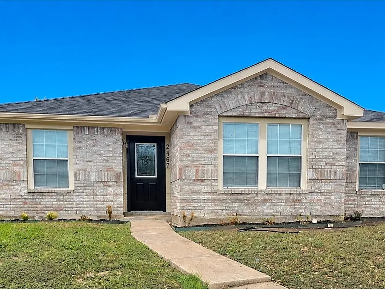 2467 Mallory Ln — Photo 1