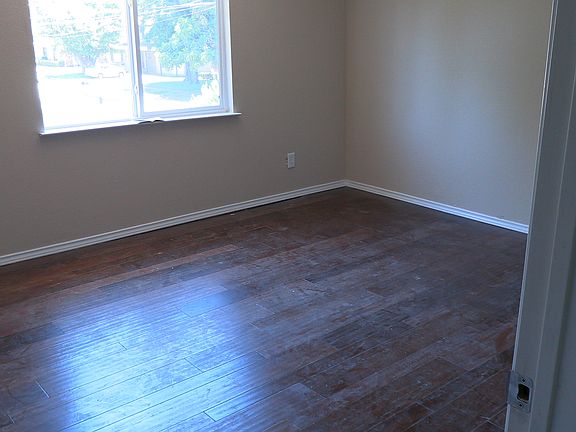 3rd image of 2930 Eastbrook Dr