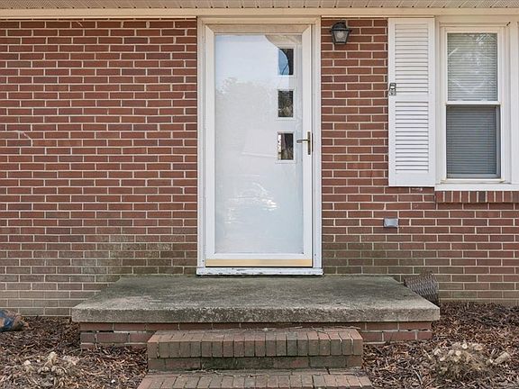 3rd image of 1060 Avondale Dr