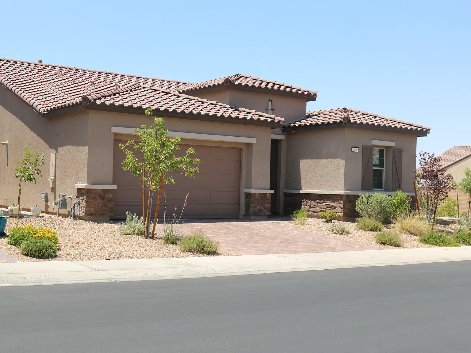3 bed, 2.5 bath, 2016 sqft, $2,800 — Photo 1