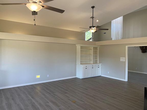 5th image of 302 Lakewood Dr
