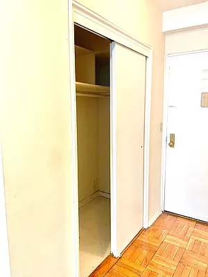 Rented by Peter Ashe | media 7