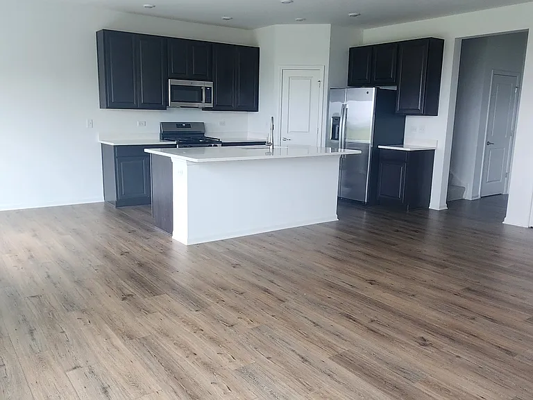 25704 W Wakefield Dr — Photo 2