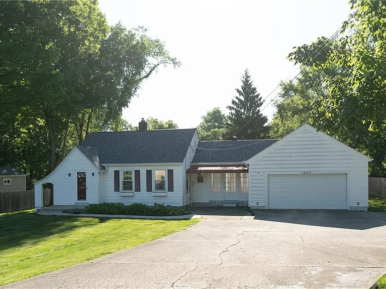1328 Hanes Rd — Photo 29