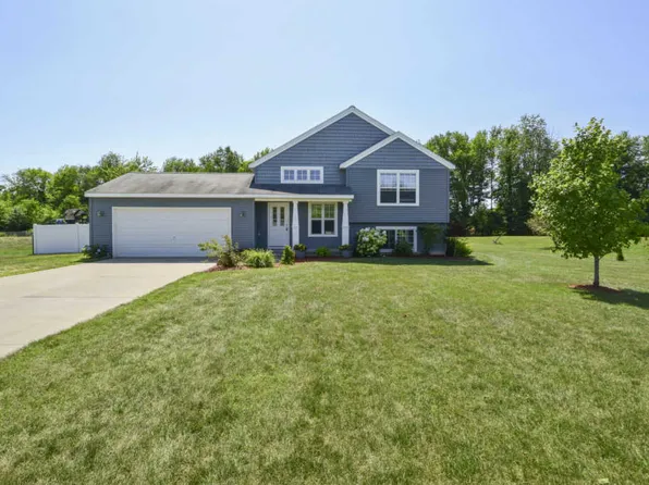 736 Harmony Pl, Sparta, MI 49345