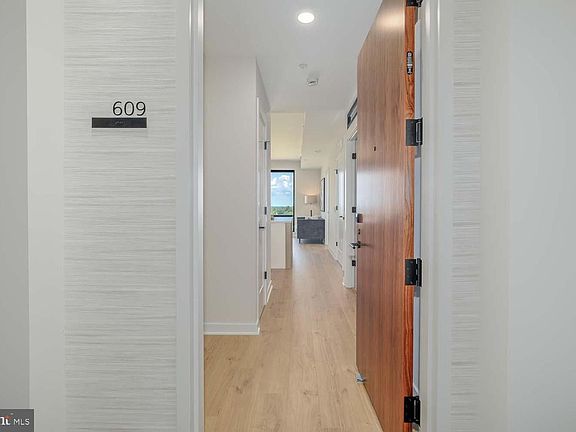 4th image of 255 W Falls Station Boulevard Fls #609