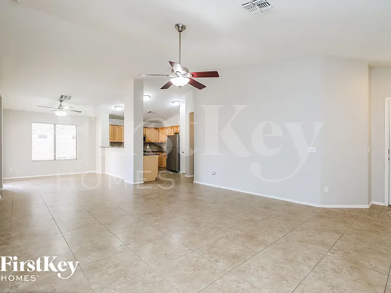 2968 E Silverbell Rd — Photo 4