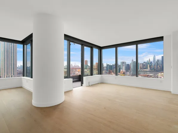 3 Court Square image 2 of 20