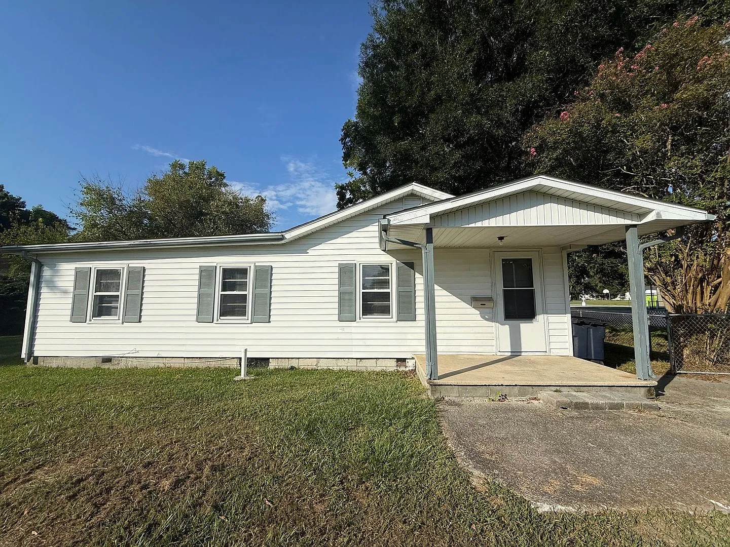 3 bedroom, 1 bath House — Photo 1