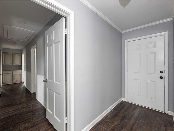 4th image of 3114 Medina Dr