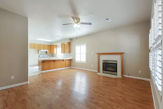 3 bed, 2.5 bath, 1268 sqft, $1,950 — Photo 3